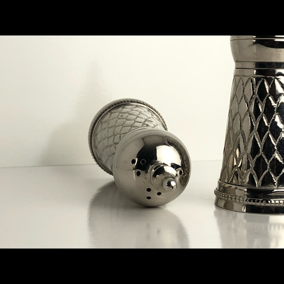 vintage salt and pepper shakers Metal Silver Tower - Picture 5 of 6